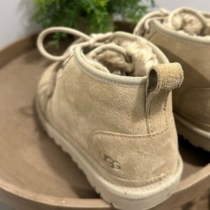 UGG boots W NEUMEL